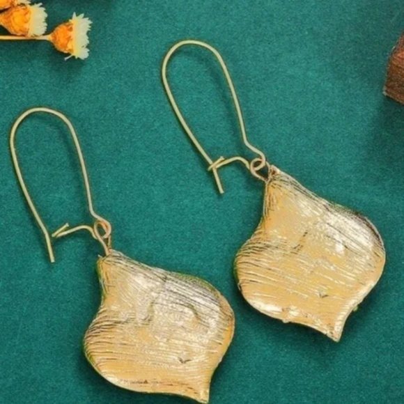 ANTHROPOLOGIE FLORAL PETAL DROP EARRINGS - Picture 4 of 5